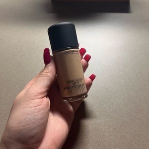 Mac Studio Fix Fluid foundation